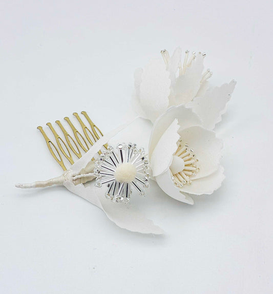 Peigne à cheveux fleurs en soie Elisa, vue de face — accessoire couture mariage — Les Majestés