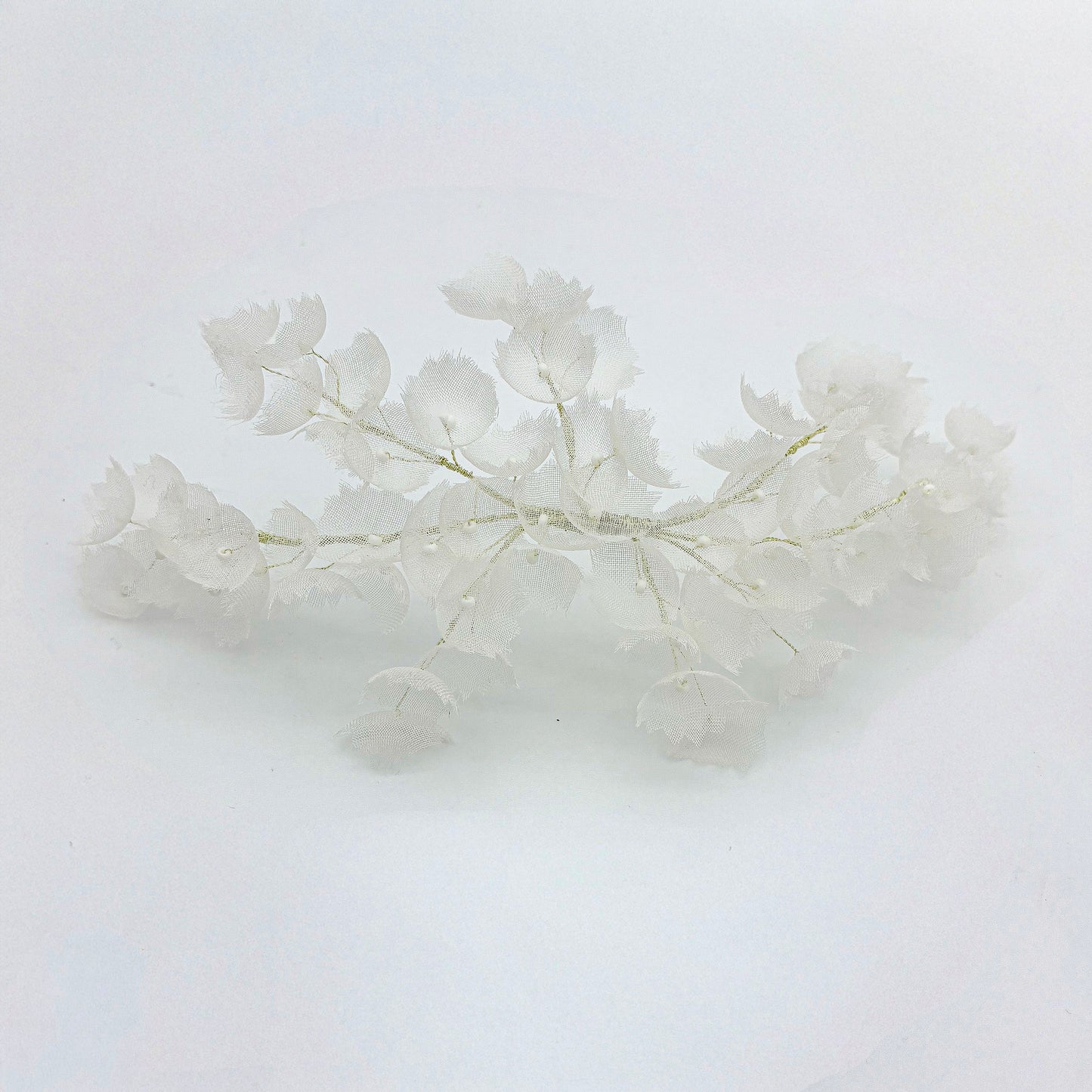 Ornement floral en soie LILY — accessoire de cheveux artisanal — mariage — Les Majestés