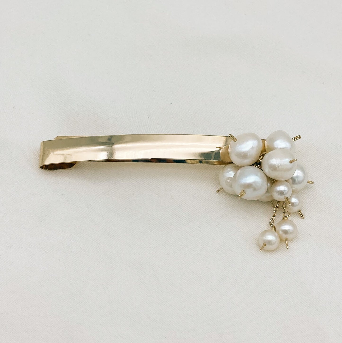 Barrette Sphère — Barrette perles d’eau douce — Accessoires de cheveux Mariage Couture artisanal — Les Majestés