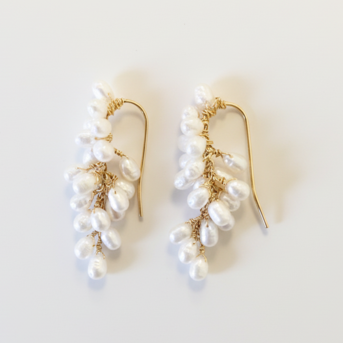 Boucles Joséphine — Boucles d’oreilles cascade de perles d’eau douce — Bijou mariée Couture artisanal — Les Majestés