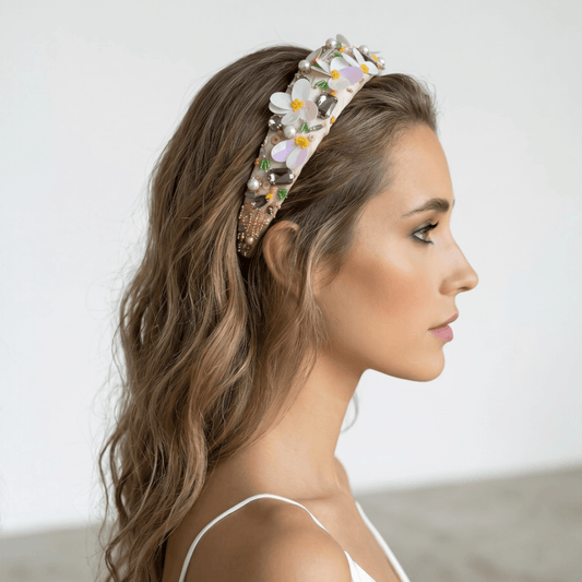 Serre-tête Daphné- accessoire de cheveux mariée –Mariage- couture artisanal - Vue portée - Les Majestés