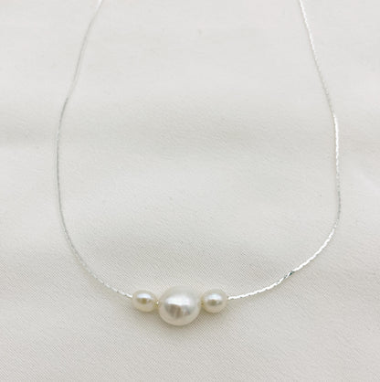 Collier FWP argent — Collier trois perles d'eau douce baroques — Bijou Mariage Couture artisanal — Les Majestés
