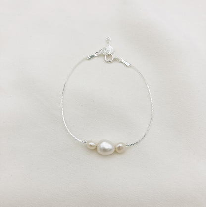 Bracelet chaîne FWP argent — Bracelet chaîne trois perles d'eau douce — Bijou mariage Couture artisanal — Les Majestés