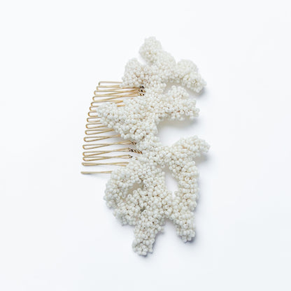 Accessoire de cheveux Océane — Peigne ornemental corail brodé — accessoire mariage artisanal — Les Majestés
