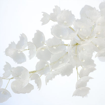 Ornement floral en soie LILY — accessoire de cheveux artisanal — mariage — détail matière — Les Majestés
