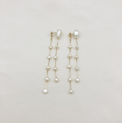 Boucles GAIA dorée — Boucles d'oreilles perles baroques et double chaîne— Bijou Mariée Couture artisanal — Les Majestés