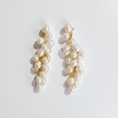 Boucles Joséphine — Boucles d’oreilles cascade de perles d’eau douce — Bijou Mariage Couture artisanal — Les Majestés