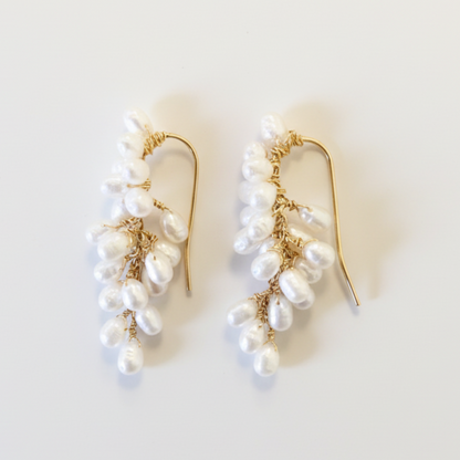 Boucles Joséphine — Boucles d’oreilles cascade de perles d’eau douce — Bijou mariée Couture artisanal — Les Majestés
