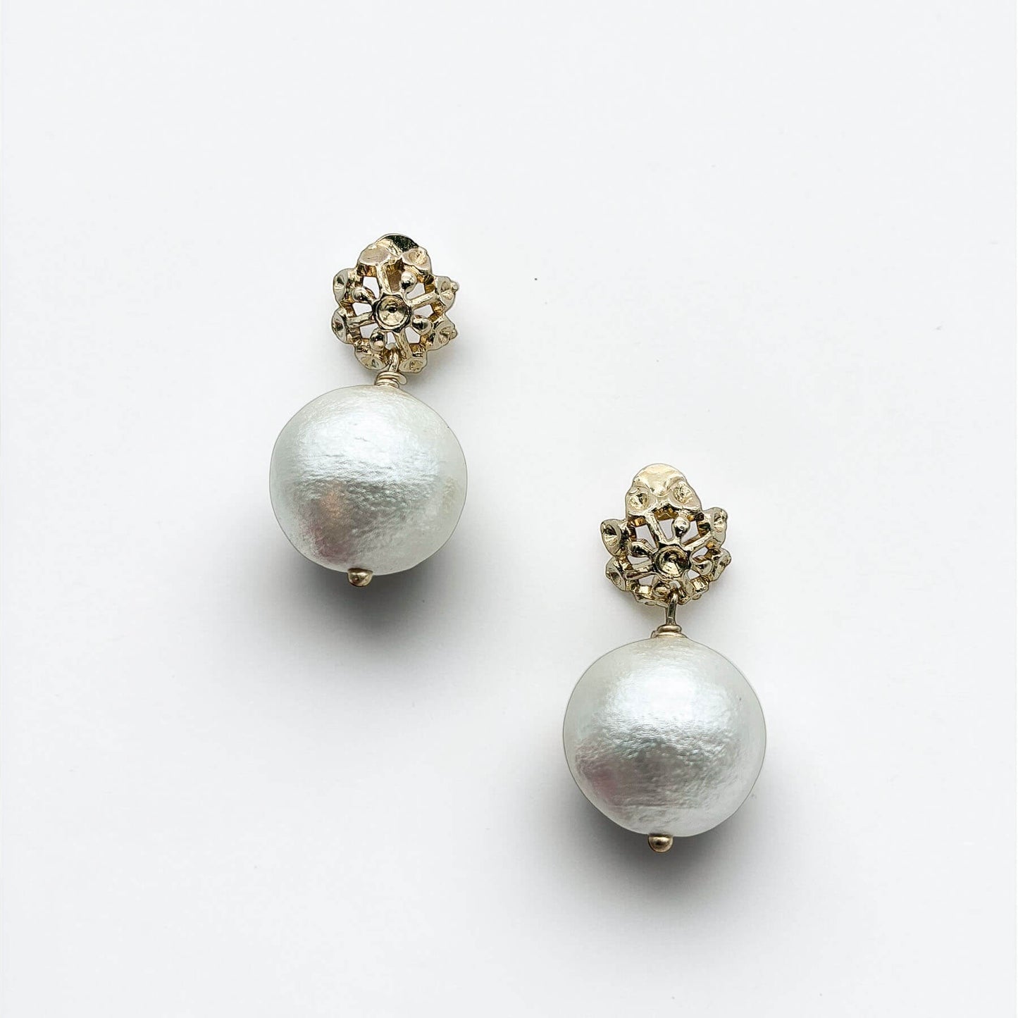 Boucle Marie — Boucles d'oreilles perles de coton irisé MIYUKI — bijou mariée artisanal —  Les Majestés