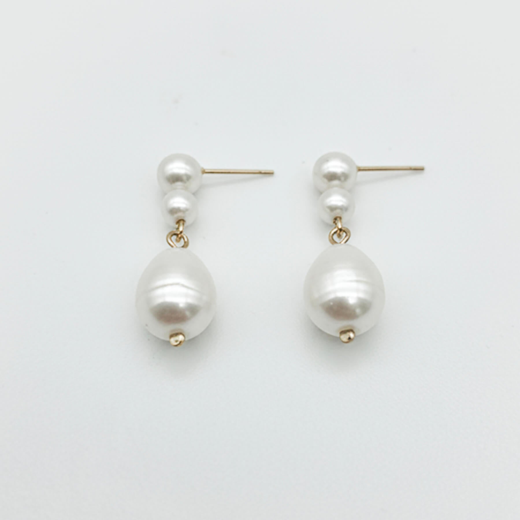 Boucles Oscar — Boucles d'oreilles perles baroques et gold filled — Bijou Mariage Couture artisanal — Les Majestés