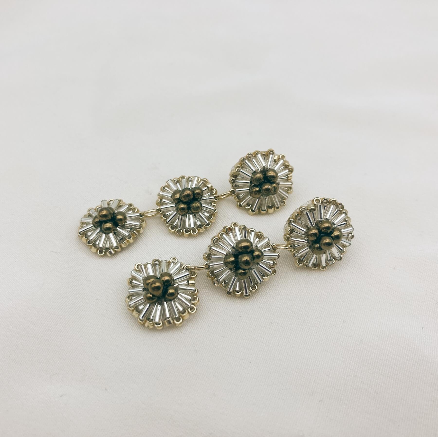 Boucles Yvonne — Boucles d'oreilles triple médaillon brodé — bijou mariage couture artisanal — Les Majestés