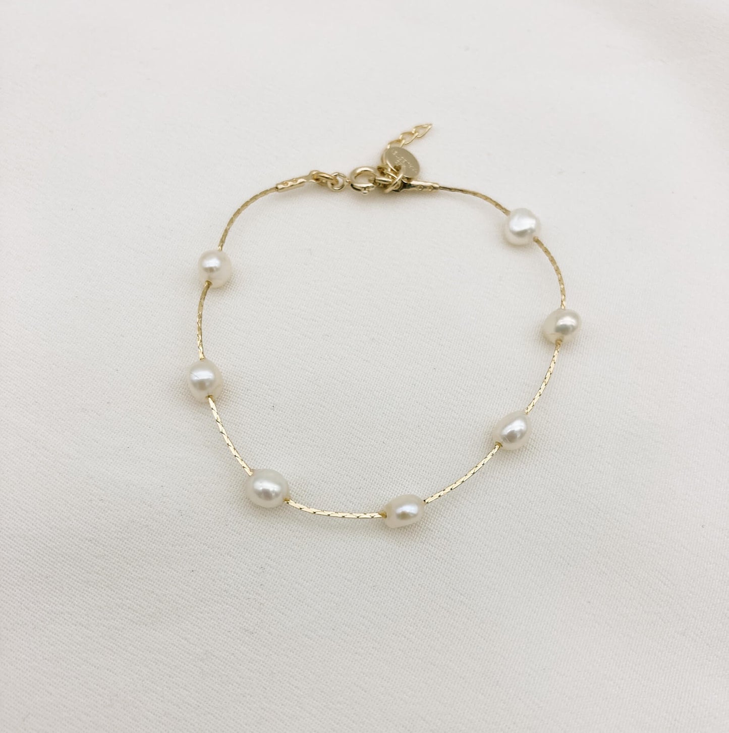 Bracelet GAIA doré — Bracelet perles d'eau douce baroques et chaîne fine — Bijou Mariage Couture artisanal — Les Majestés