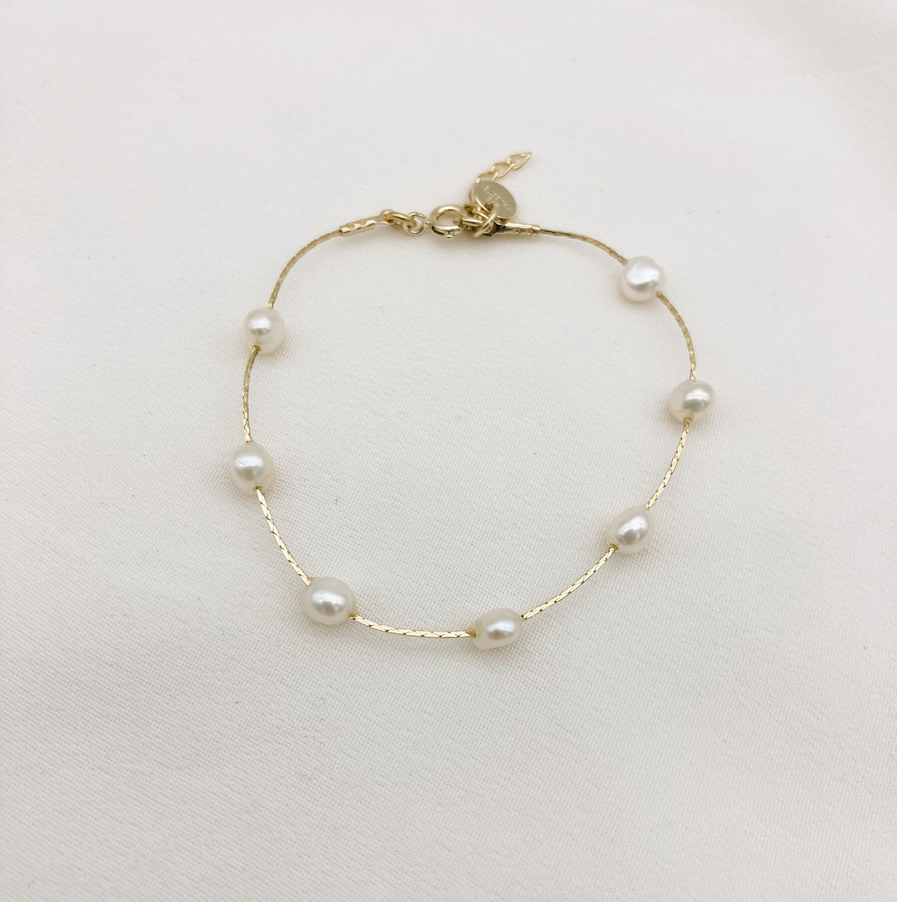 Bracelet GAIA doré — Bracelet perles d'eau douce baroques et chaîne fine — Bijou Mariage Couture artisanal — Les Majestés