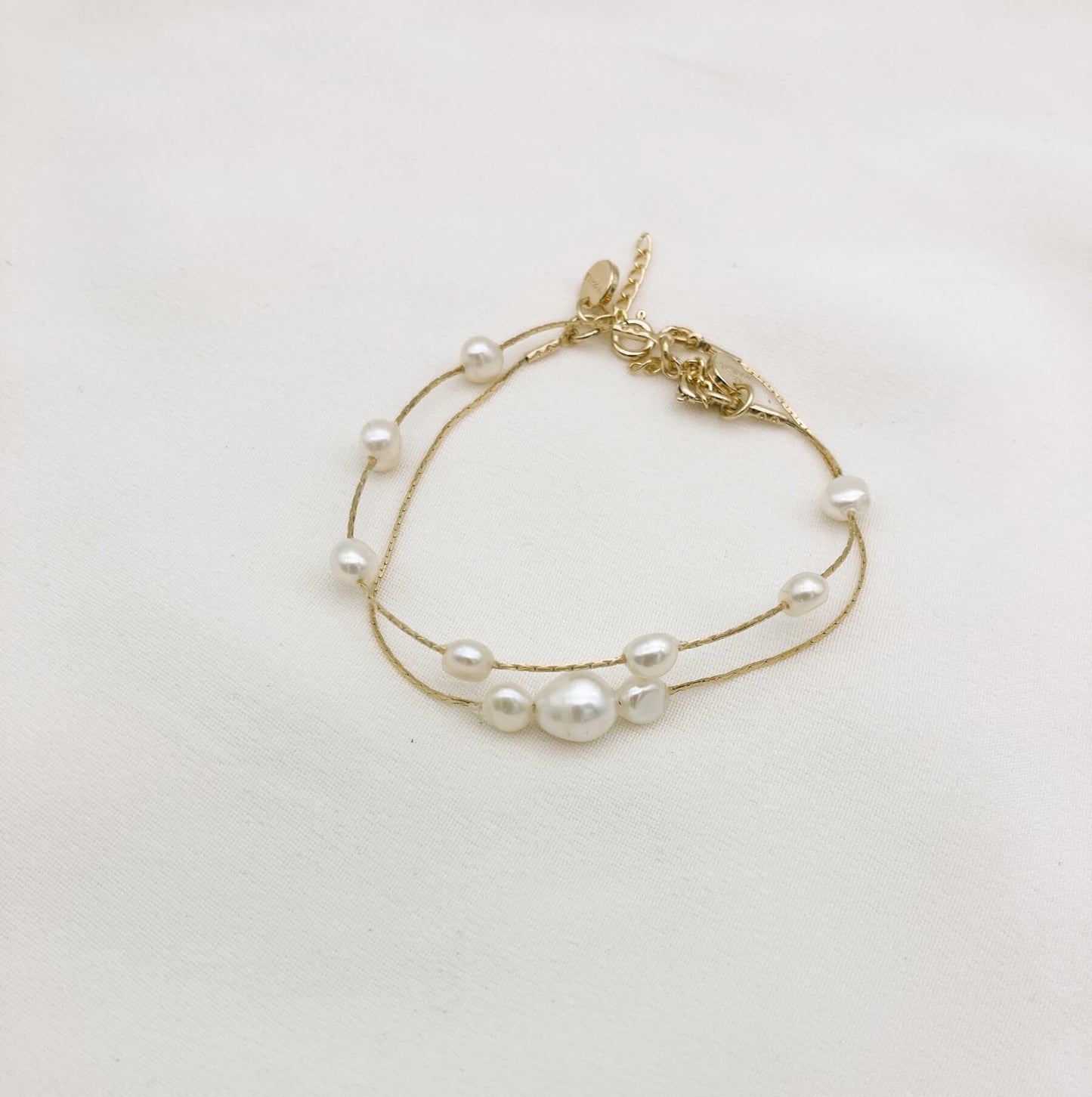 Bracelet GAIA doré — Bracelet perles d'eau douce baroques et chaîne fine — Bijou Mariée Couture artisanal — Les Majestés