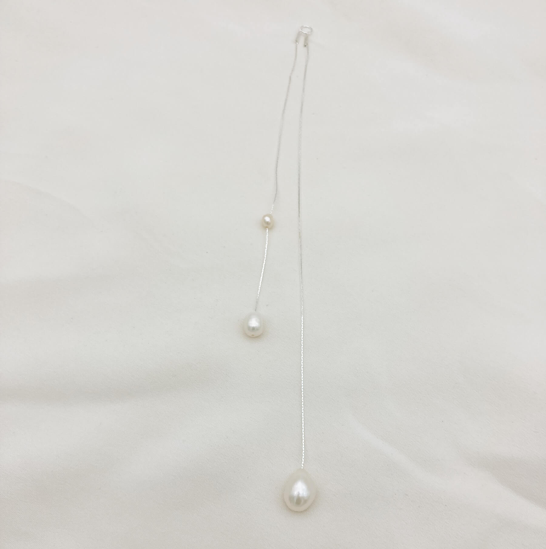 Chaine de dos FWP argent — Chaîne de dos perles d'eau douce baroques — Bijou mariage Couture artisanal — Les Majestés