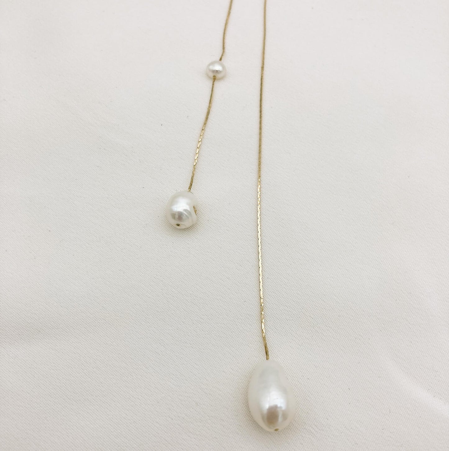 Chaine de dos FWP dorée — Chaîne de dos perles d'eau douce baroques — Bijou mariage Couture artisanal — Les Majestés