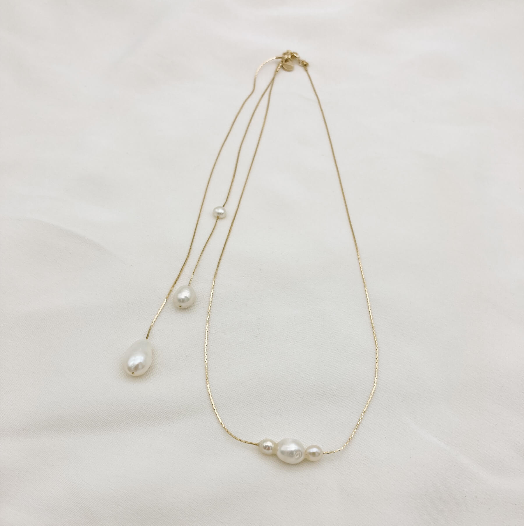 Chaine de dos FWP dorée — Chaîne de dos perles d'eau douce baroques — Bijou mariée Couture artisanal — Les Majestés