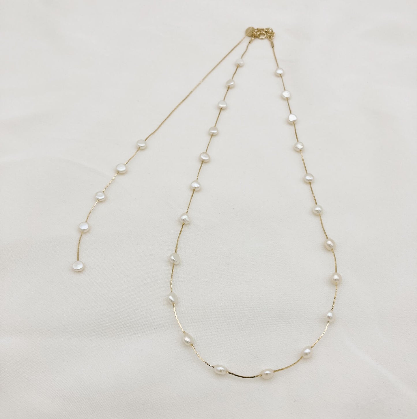 Chaine de dos GAIA— Chaîne de dos perles d'eau douce baroques — Bijou Mariée Couture artisanal — Les Majestés