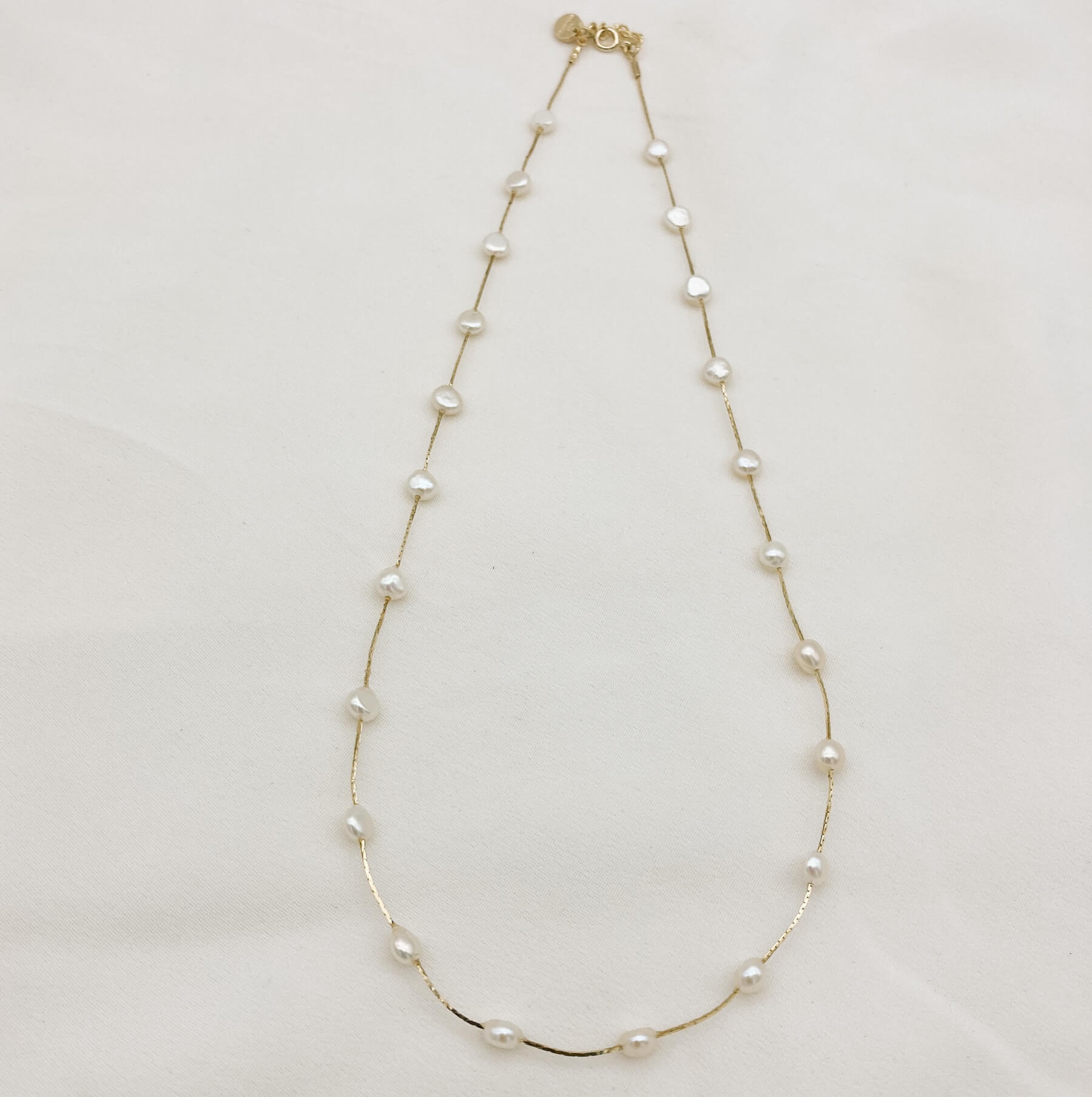 Collier GAIA —Collier perles d'eau douce baroques et chaîne fine— Bijou Mariage Couture artisanal — Les Majestés
