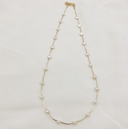 Collier GAIA —Collier perles d'eau douce baroques et chaîne fine— Bijou Mariage Couture artisanal — Les Majestés