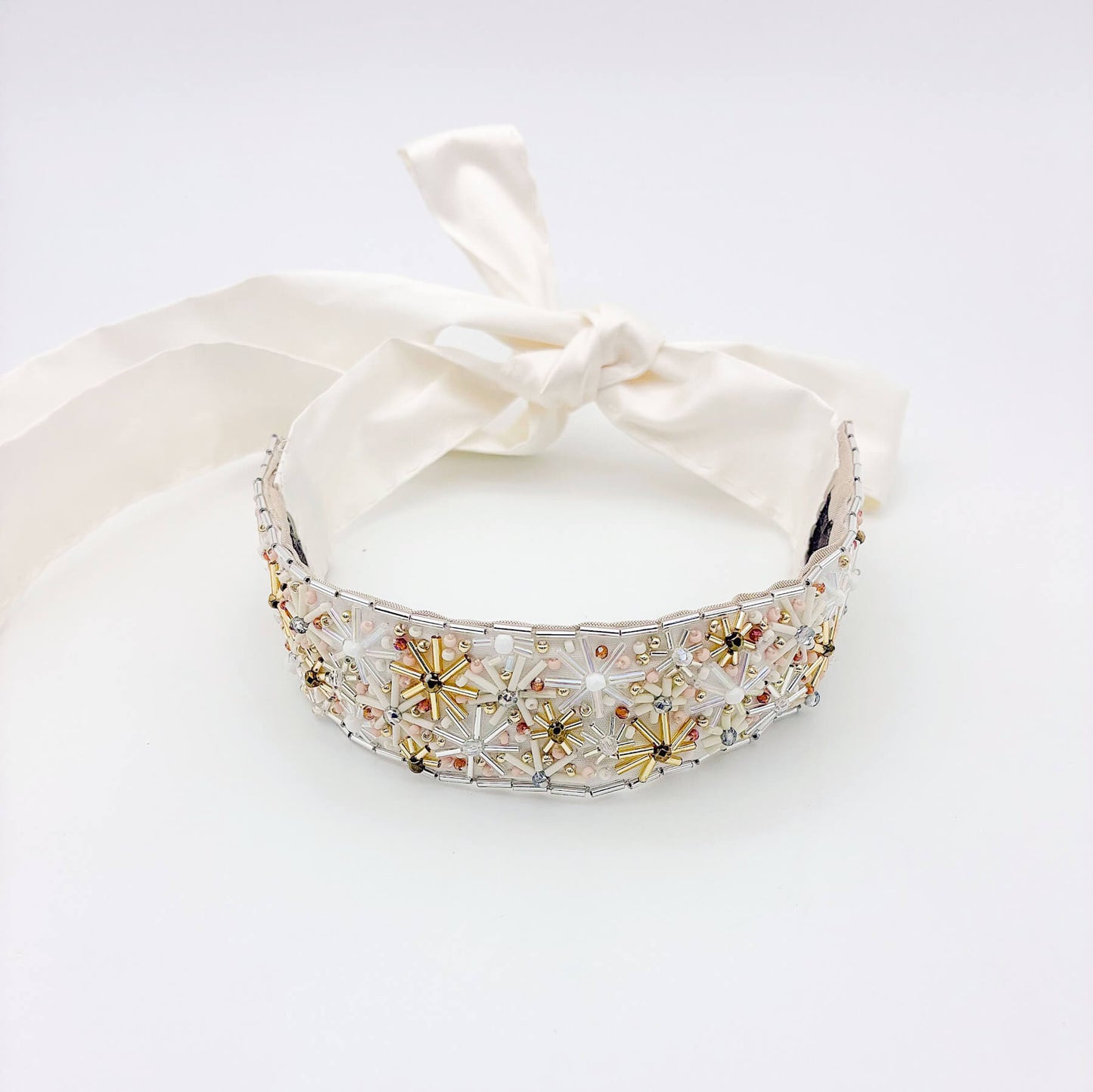 Collier choker Louise — Collier et accessoire de cheveux brodé soie & perles — bijou mariée artisanal — Les Majestés