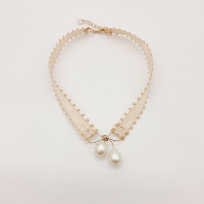 Collier choker Simone— Collier choker ruban picot et perles baroques — Bijou mariée artisanal — Les Majestés