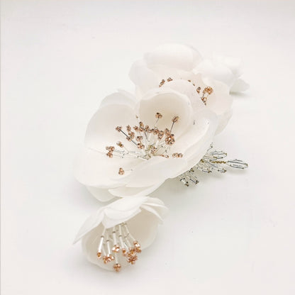Ornement SUZY — Ornement floral en soie — Accessoire de cheveux mariée Couture artisanal — Les Majestés