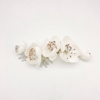 Ornement SUZY — Ornement floral en soie — Accessoire de cheveux Mariage Couture artisanal — Les Majestés