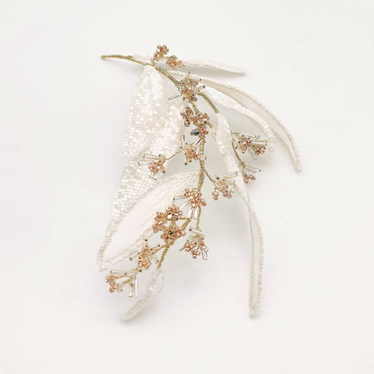 Ornement Théa — Ornement feuillage en soie brodée — Accessoire de cheveux Mariage Couture artisanal — Les Majestés