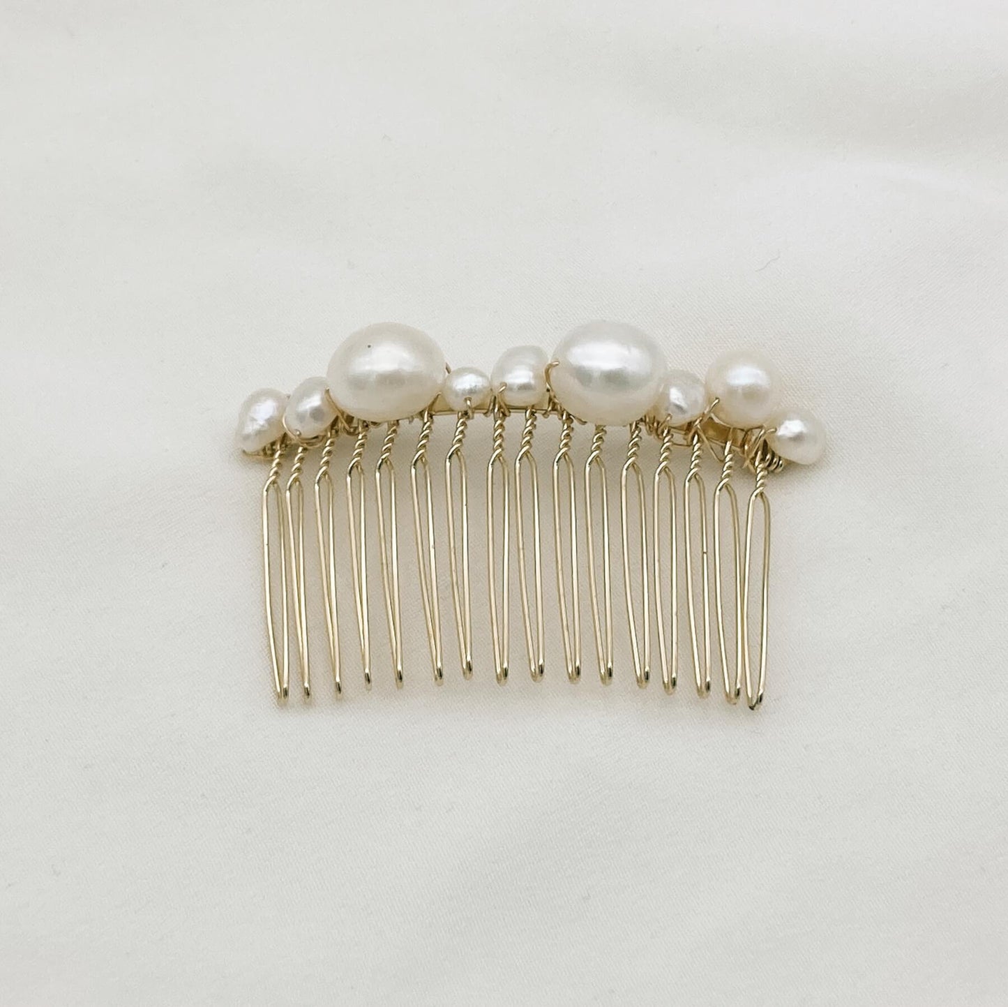 Peigne FWP — Peigne perles d'eau douce baroques — accessoire de cheveux mariée Couture artisanal — Les Majestés