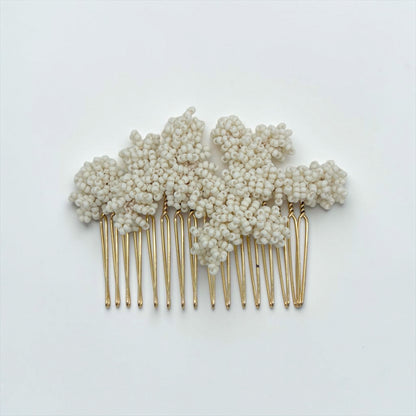 Accessoire de cheveux Océane mini — Peigne ornemental corail brodé — accessoire mariée artisanal — Les Majestés