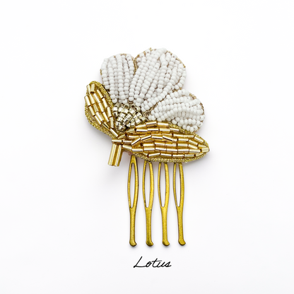 Peigne Shirley Lotus — Peignes brodés perles MIYUKI — Accessoires cheveux Mariage couture artisanal — Les Majestés