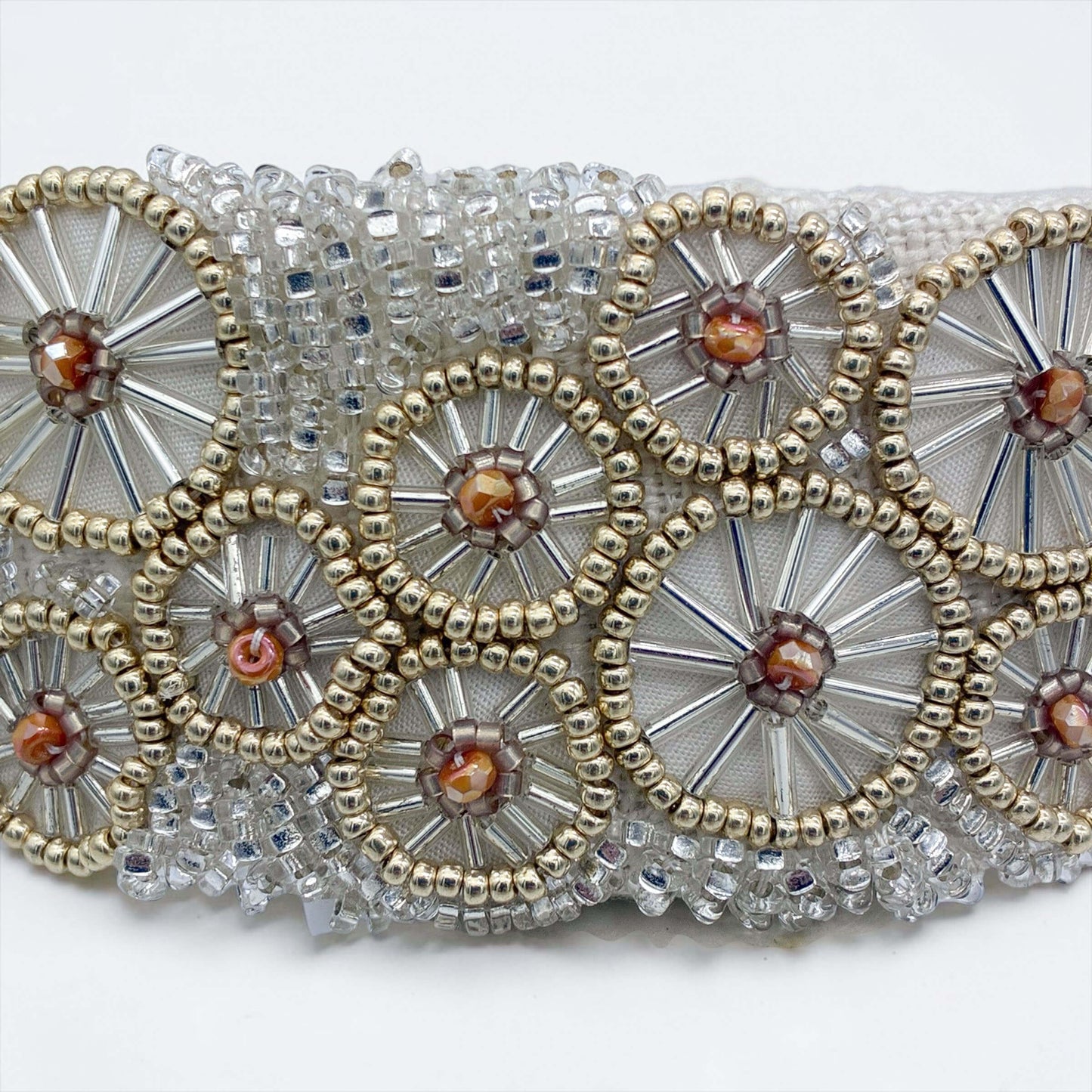 Serre-tête Anne- accessoire de cheveux mariée –Mariage- couture artisanal - Vue détail -  Les Majestés