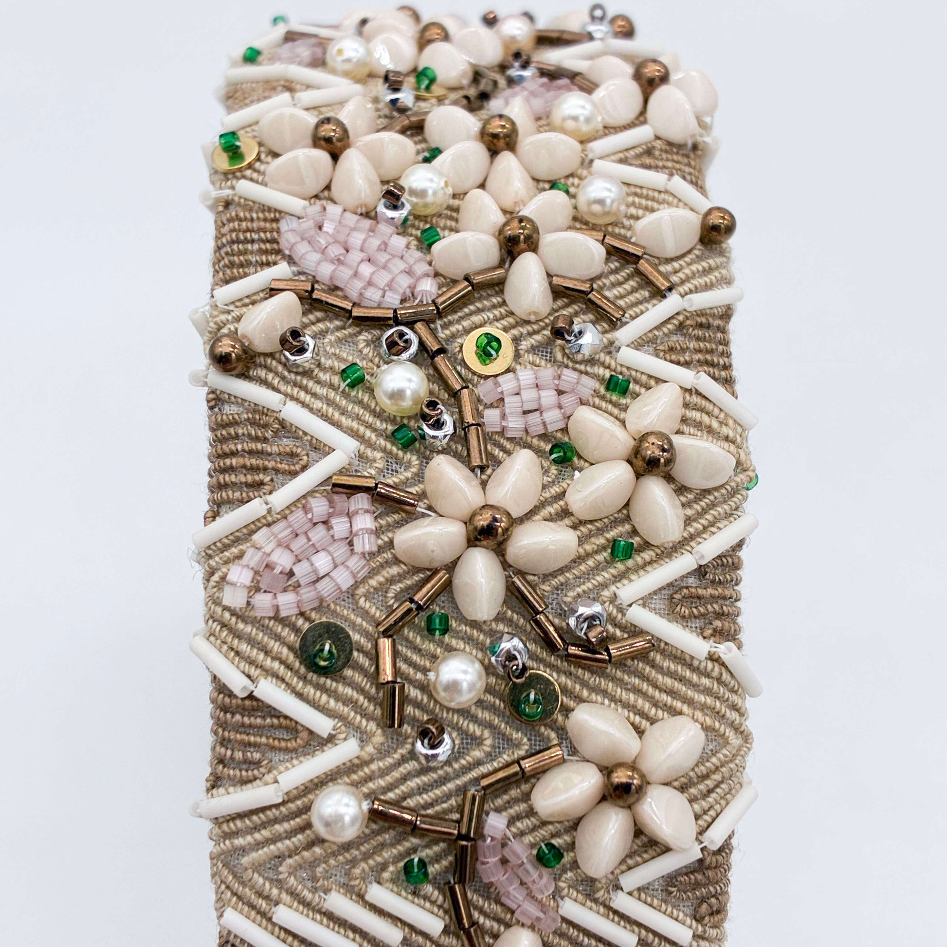 Serre-tête Carla- accessoire de cheveux mariée –Mariage- couture artisanal - Vue détail -  Les Majestés