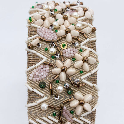 Serre-tête Carla- accessoire de cheveux mariée –Mariage- couture artisanal - Vue détail -  Les Majestés