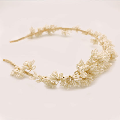 Serre-tête Constance — Serre-tête brodé perles tubes MIYUKI ivoire — Accessoire de cheveux Mariée Couture artisanal — Les Majestés