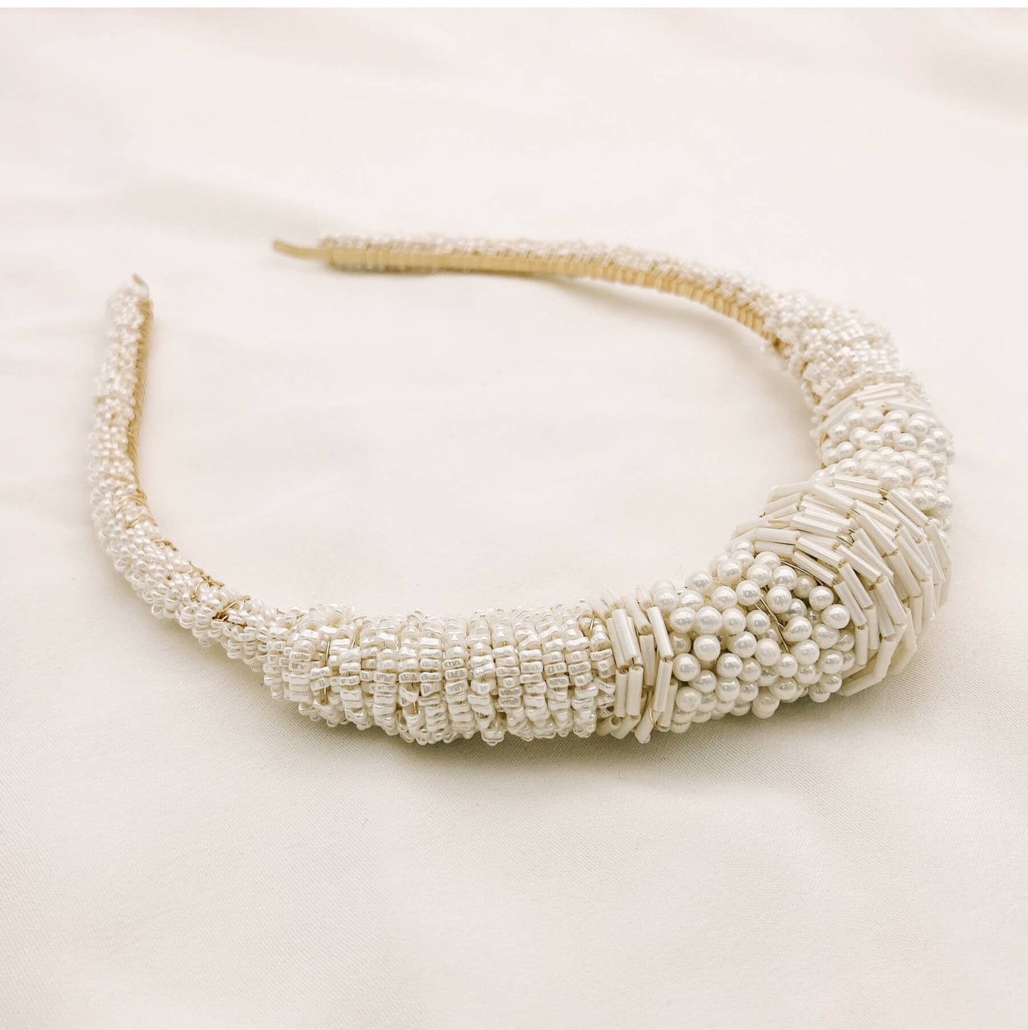 Serre-tête Manon — Serre-tête perles ivoire — Accessoire de cheveux mariée Couture artisanal —Les Majestés